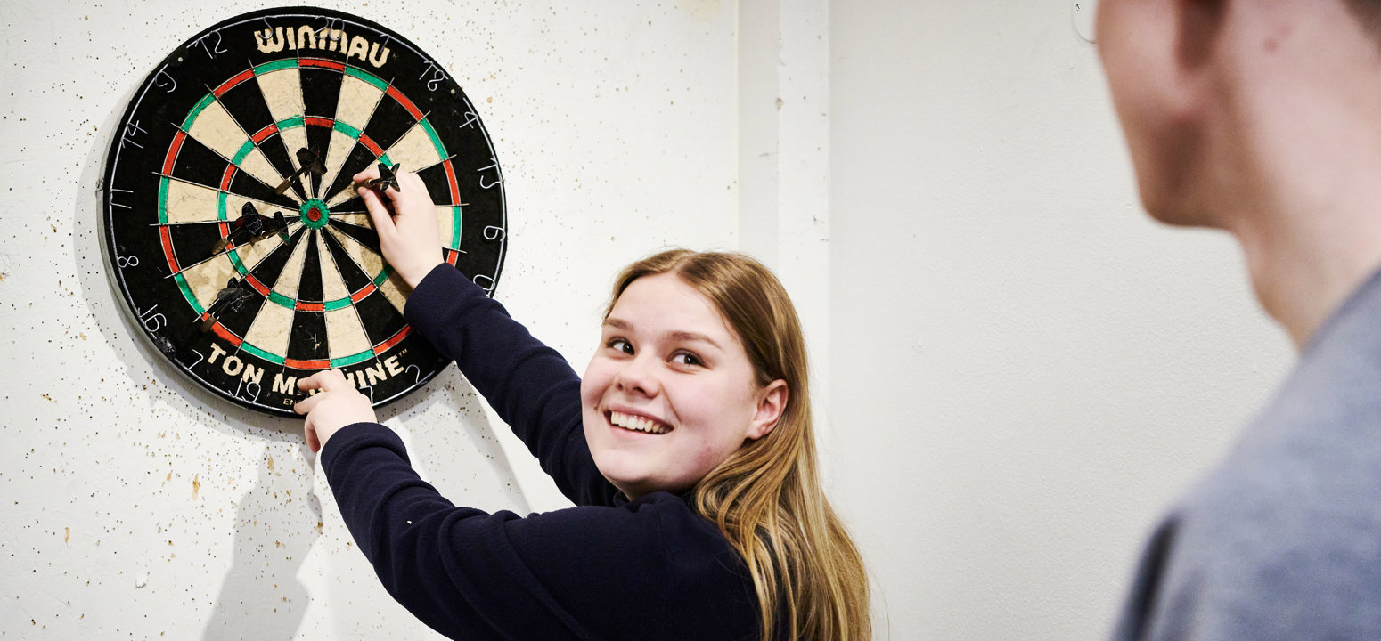 Pige der siller dart